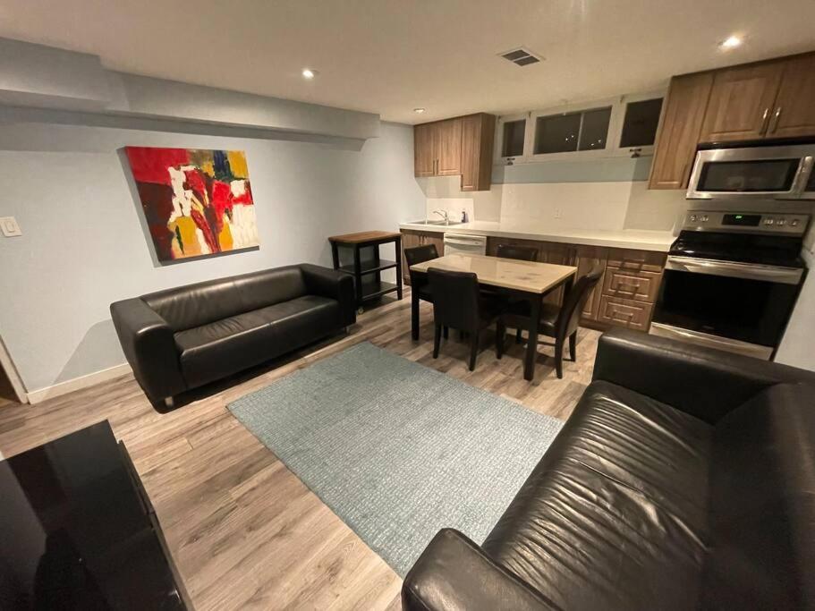 Lovely 2 Bedroom Basement Apartment In Toronto Buitenkant foto